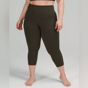 BRAND NEW NEVER WORN ALIGN CROP 21”